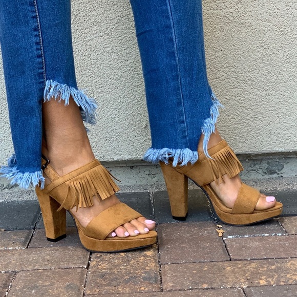 NIB Tan Chic Fringe High Heel Platform Sandal - Picture 3 of 6